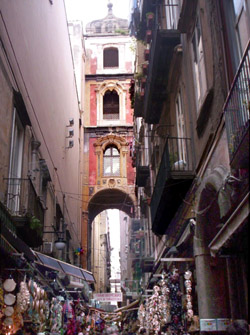Napoli San Gregorio Armeno - La celebre strada dei presepi: San Gregorio Armeno
