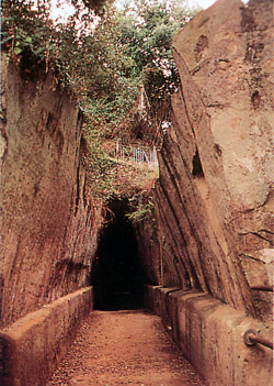 Cuma Paestum tour - The Sibyl's Grotto