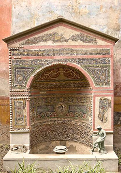 La fontaine de la Maison de la Petite Fontaine à Pompéi