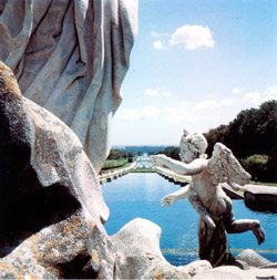 Naples and Pompeii tour - The Royal Garden of Caserta with its fountains and the palace in the background