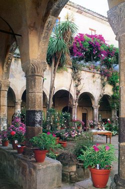 Ausflug Pompeji Sorrento Positano - Der Kreuzgang von San Francesco