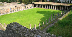 Ausflug Pompeji und Herculanum -  Schule der Gladiatoren, der Ort  der Ausbildung der Gladiatoren