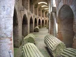 Guide Campi Flegrei - Scorcio dell'Anfiteatro Neroniano - Flavio 