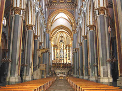 La nef centrale de l'église de San Domenico Maggiore