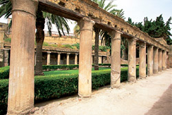Péristyle avec des colonnes de la Maison d'Argus à Herculanum
