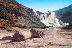 Vesuvius and Solfatara tour - Solfatara Volcano: it is a dormant volcano, which still emits jets of steam with sulphurous fumes