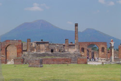Escursioni Vesuvio Pompei - Il Vesuvio visto dagli scavi di Pompei